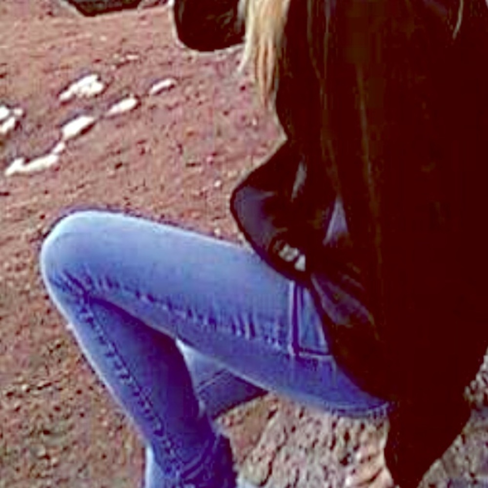 Hollister jeans medium color 00 IN NEED. Help find